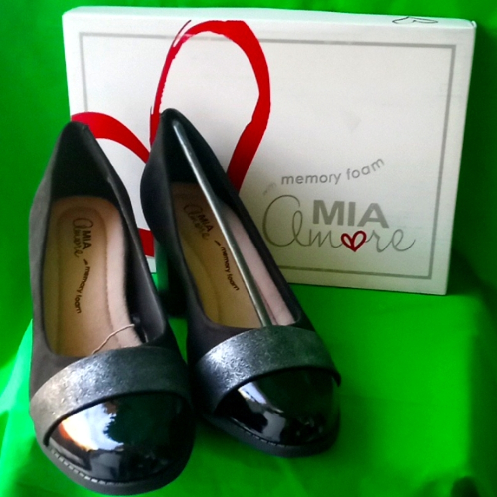 New in box Mia Amore shoes